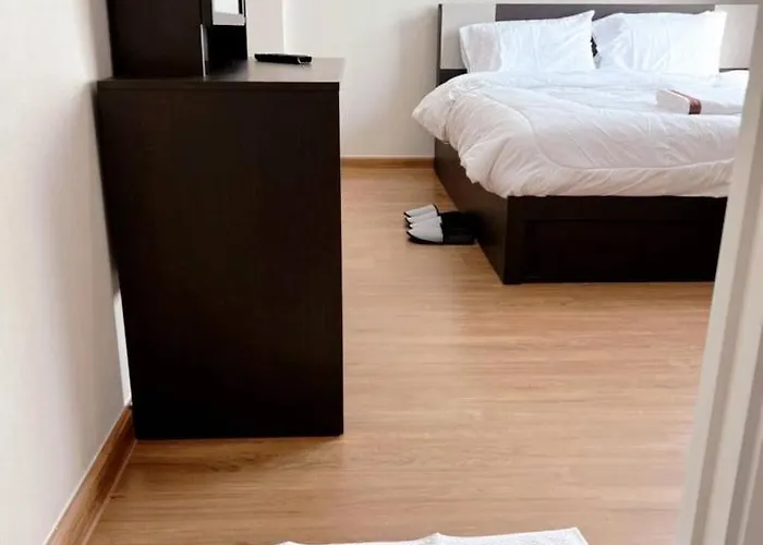 Guest house พักใกล้รถไฟฟ้าใต้ดินห้วยขวาง สุทธิสาร ลาดพร้าว80 *